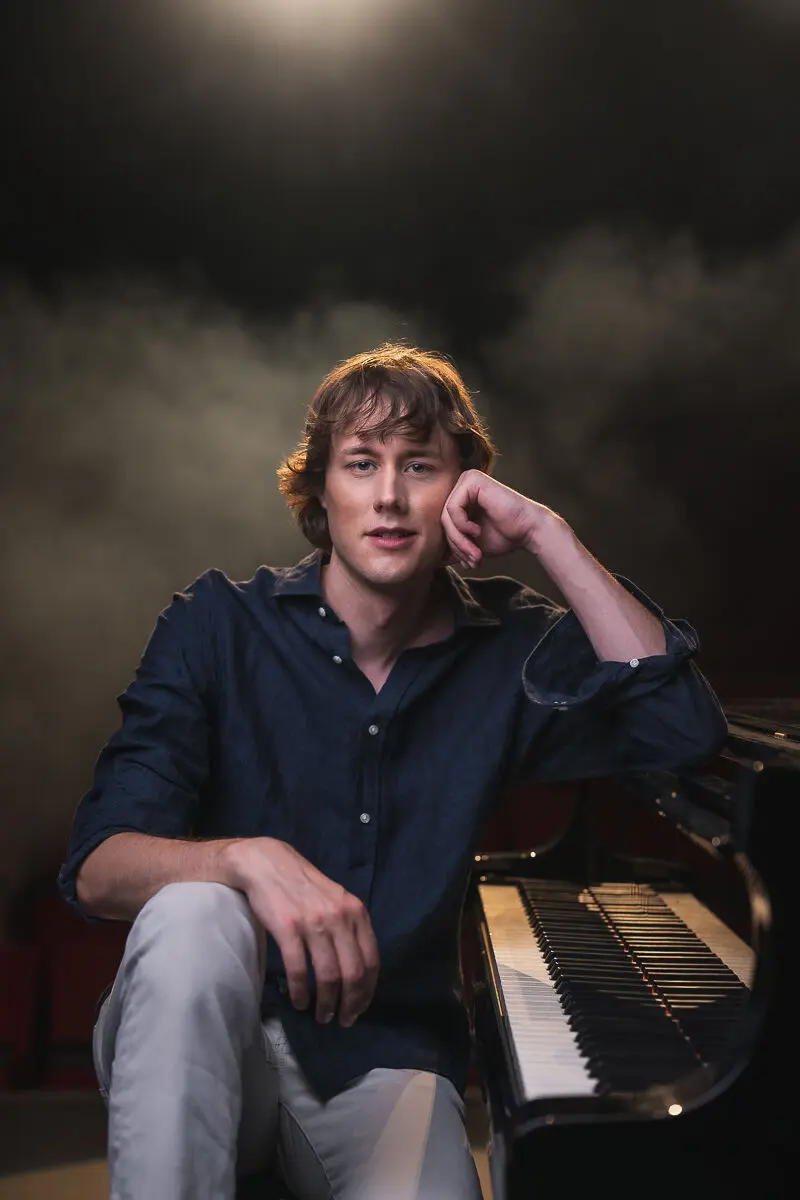 David Carbe firar 16 år vid pianot