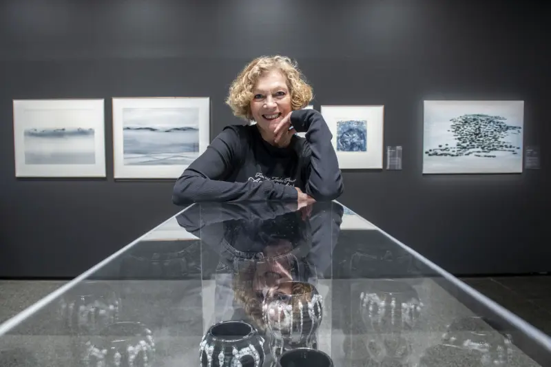 Monokromt och mångsidigt på Ålands konstmuseum