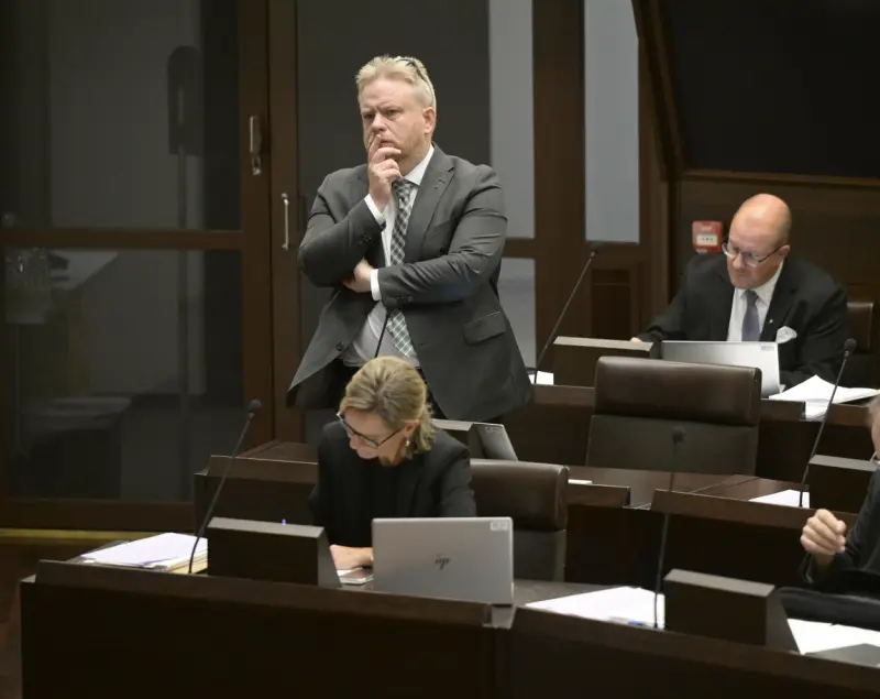 M förväntar sig politisk turbulens