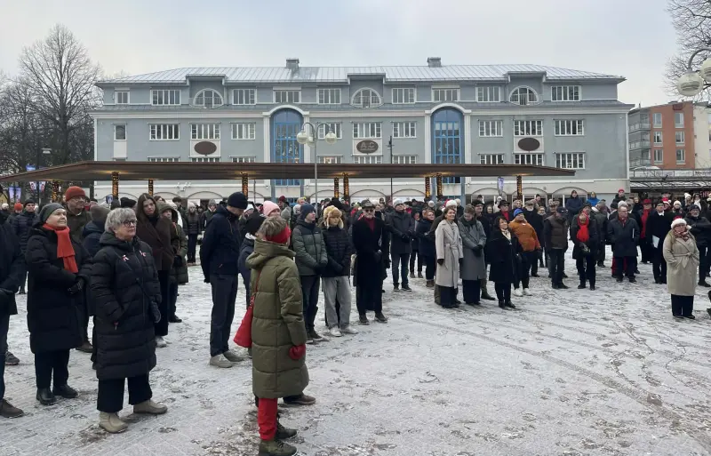 Stämningsfull julfridsutlysning i hjärtat av stan