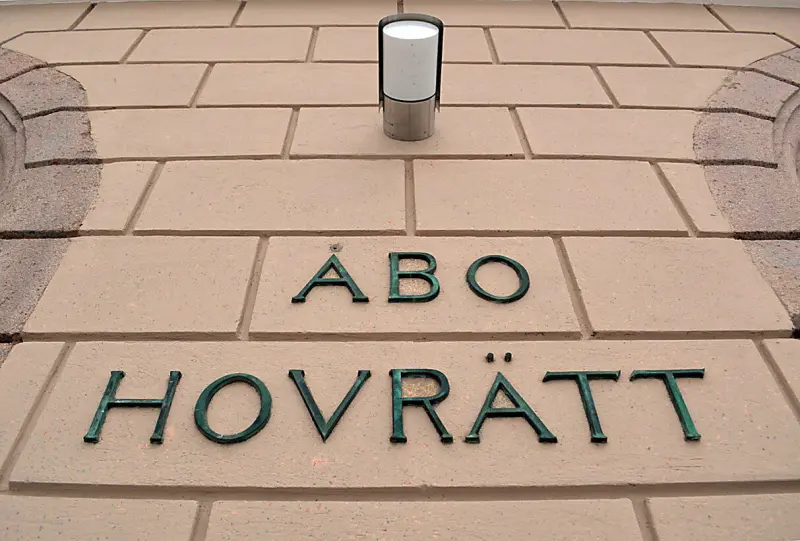 Hovrätten friar dömd för spridning av pornografiska bilder