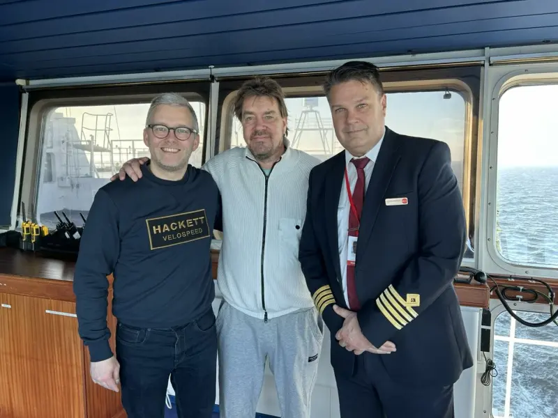 Riksdagsledamoten sprang på svensk hockeyhjälte