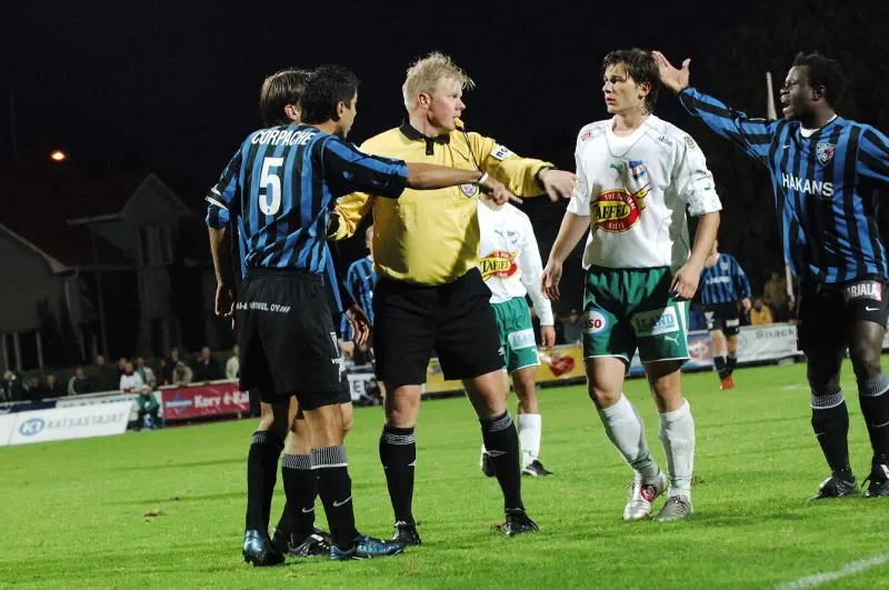 Eventuell domarstrejk hotar helgens premiär