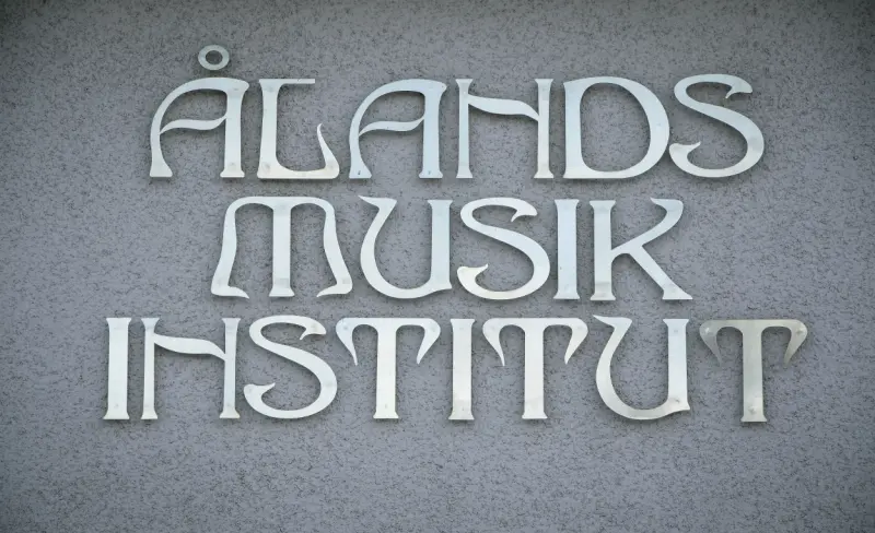 LR: Saknar förtroende för honom som rektor vid ÅMI