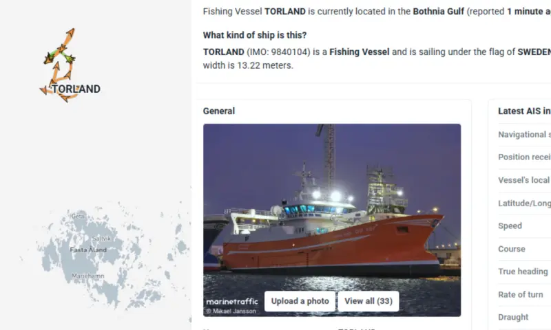 Stortrålare rör sig norr om Åland