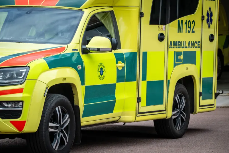 Barn till sjukhus efter olycka i lekplats