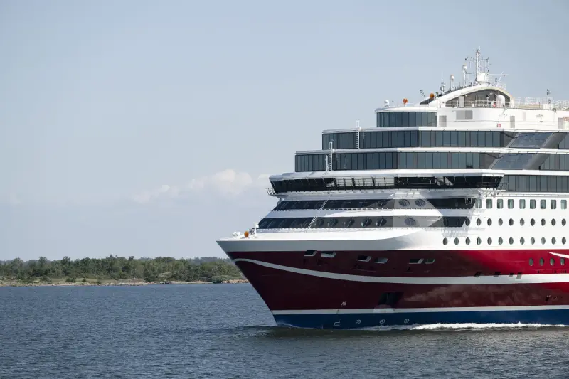 Viking Line slopar vinstprognos efter turbulent kvartal