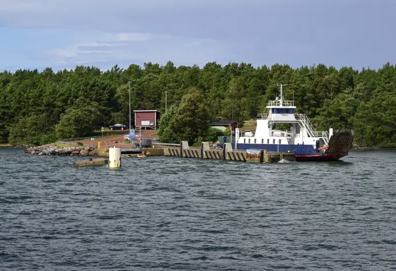 Förlänger avtal för Enklingelinjen