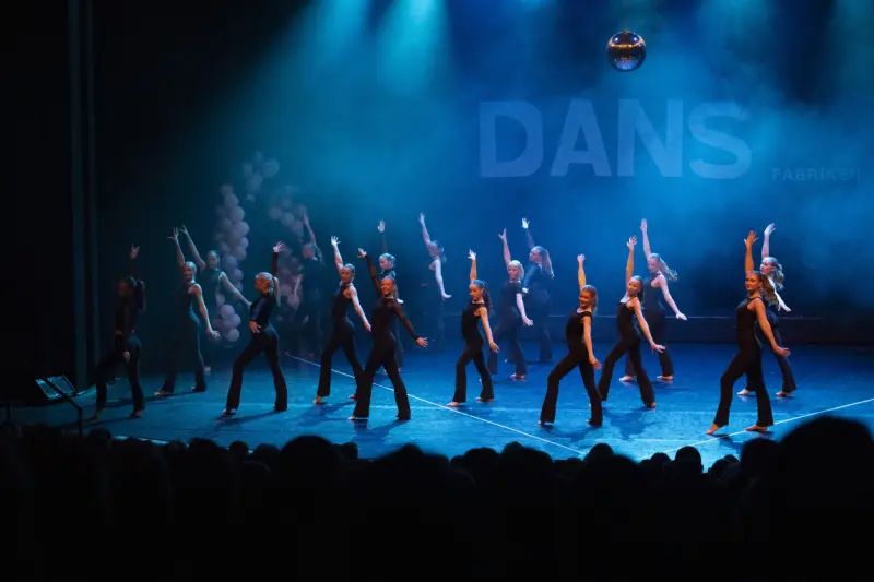 Fullt ös i fabriken under Dunderdans stora vårshow
