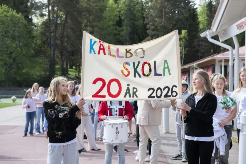 Källbo skola firar med karnevalståg