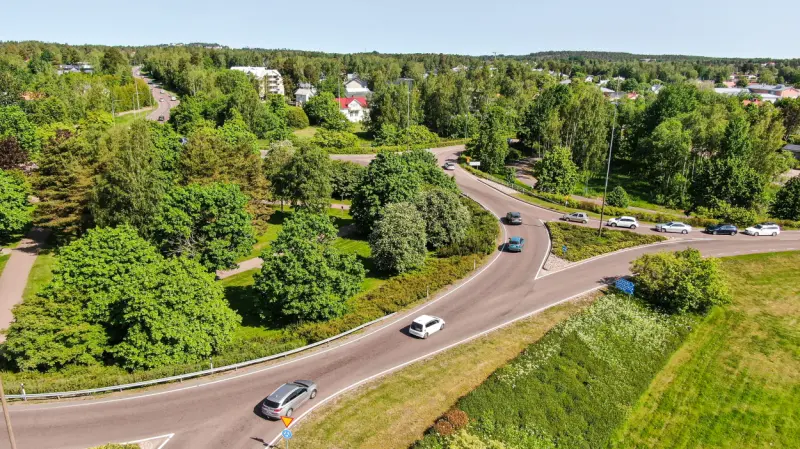 Körde ner i rondellen i fyllan