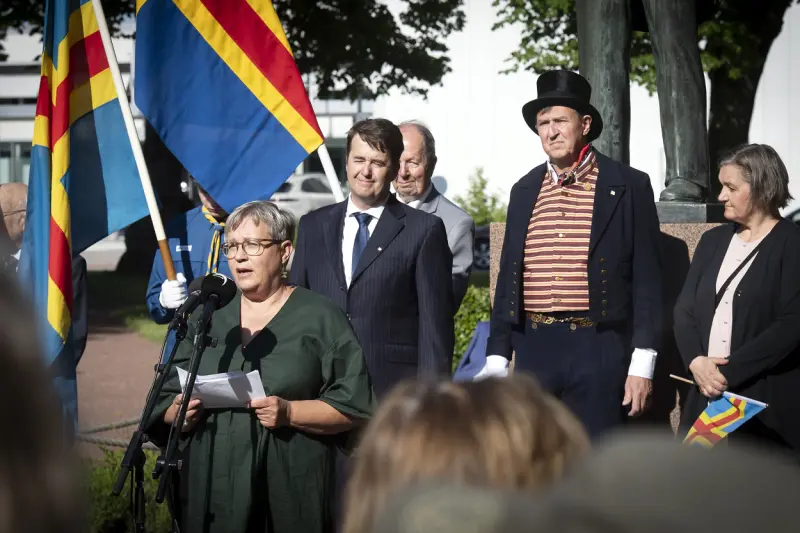 Fest och eftertanke när självstyrelsedagen firades