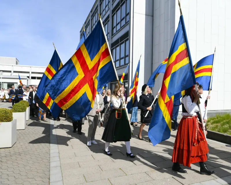 Självstyrelsen är vår, och vi väljer vad vi gör av