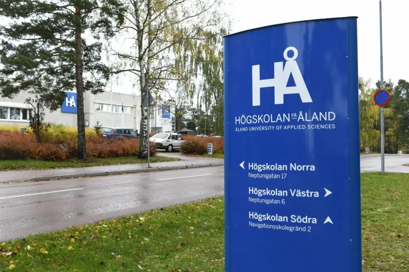 Snart kan studerande vid HÅ gå kurser via Hanken – avgiftsfritt