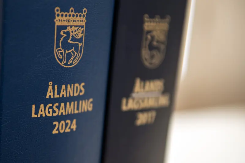 Fängelse till 88-åring för lång rad trafikbrott