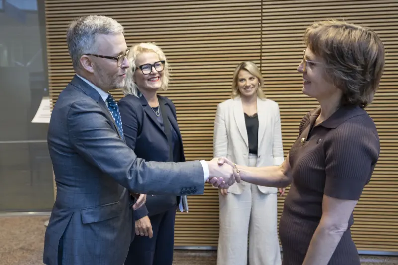 Löfström diskuterade sjöfart med EU-kommissionär